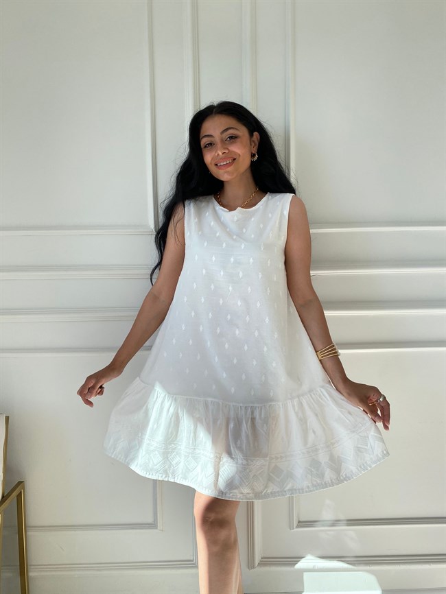Beyaz Desenli Kolsuz Ferah Elbise