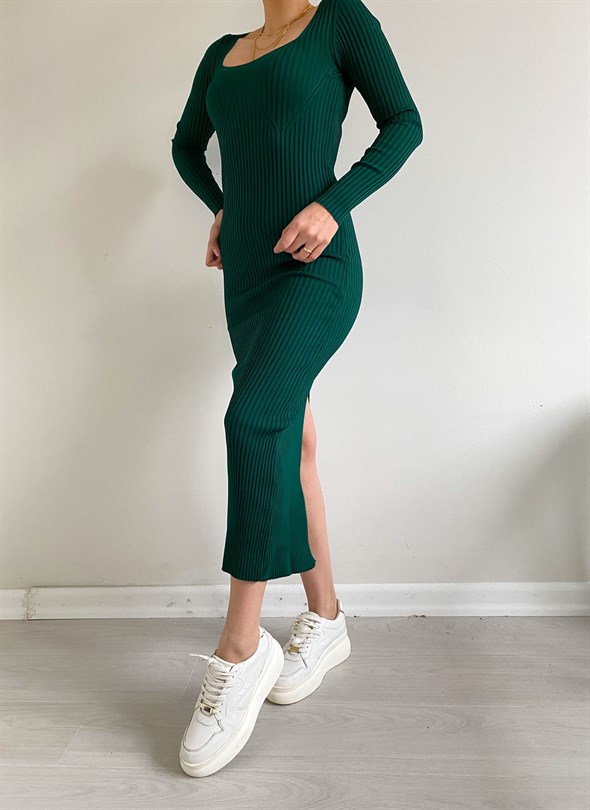 Zümrüt Yeşili Yırtmaçlı Triko Elbise